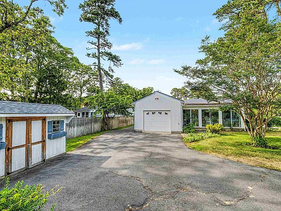 5th image of 748 Bayview Dr