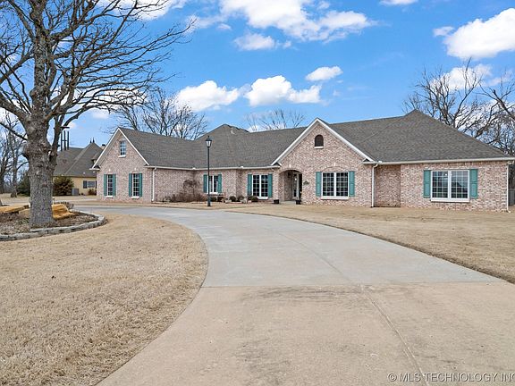 3rd image of 3613 N Old Highway 66