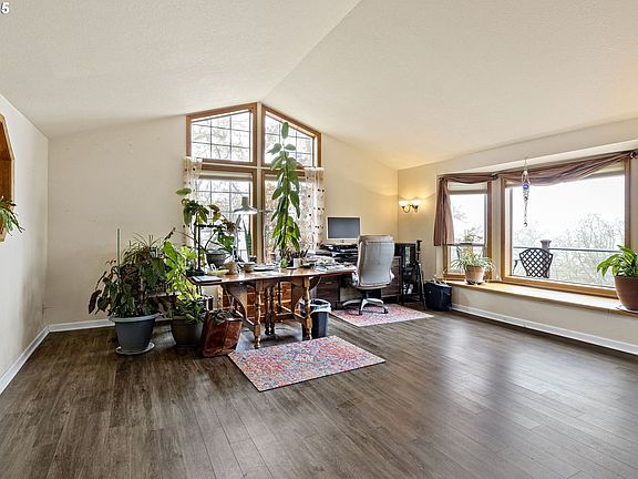 5th image of 1495 SE Parkwood Dr
