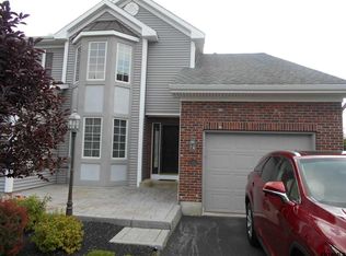 2301 Greens Farm Rd, Niskayuna, NY 12309