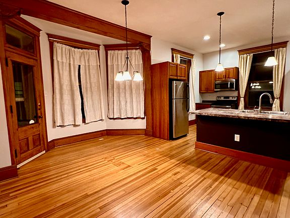 454 Carlisle St 1st - Kitchen & Dining Room