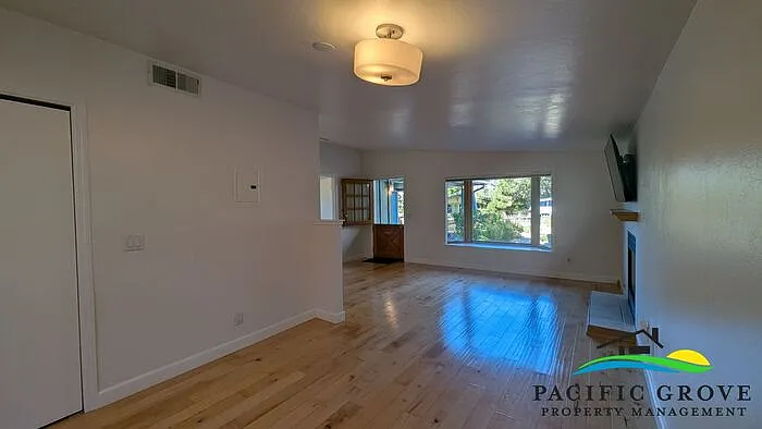 3 bed, 2.0 bath, 1240 sqft, $4,750 — Photo 4