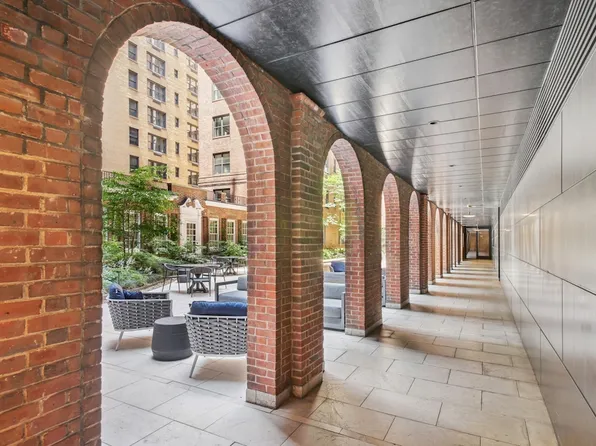 160 East 48th Street image 17 of 19