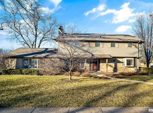 427 W Crestwood Dr, Peoria, IL 61614