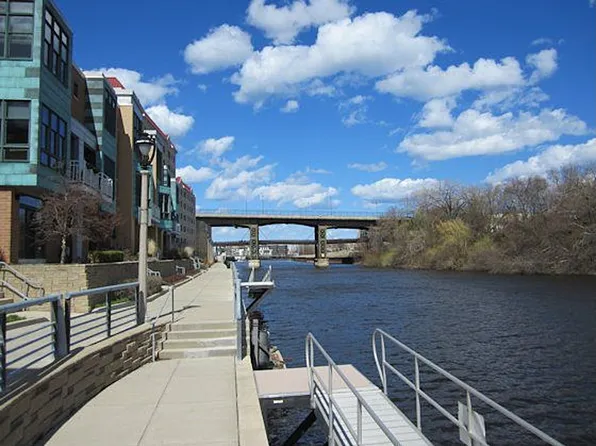 1820 N Cape St APT 18, Milwaukee, WI 53212
