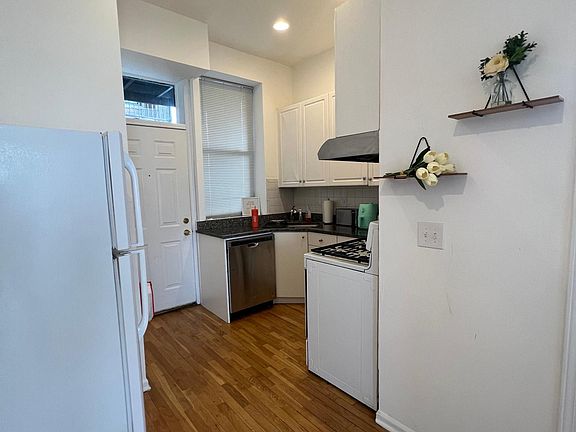 5th image of 351 W Oak St #205A