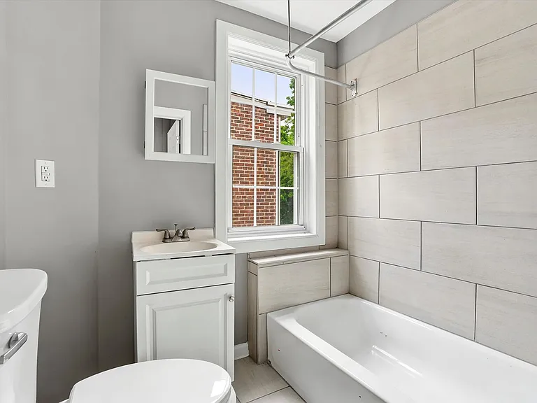 828 Beatty St — Photo 19