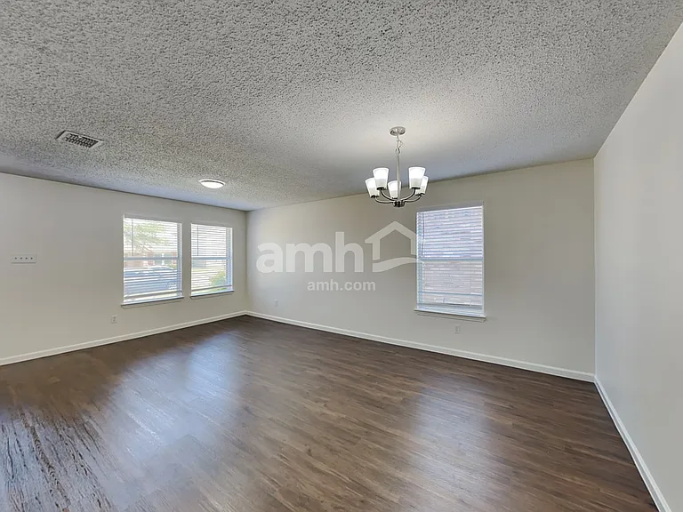 1475 Stewart Dr — Photo 6