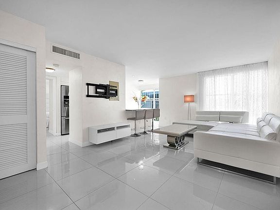 2nd image of 17620 Atlantic Boulevard #302