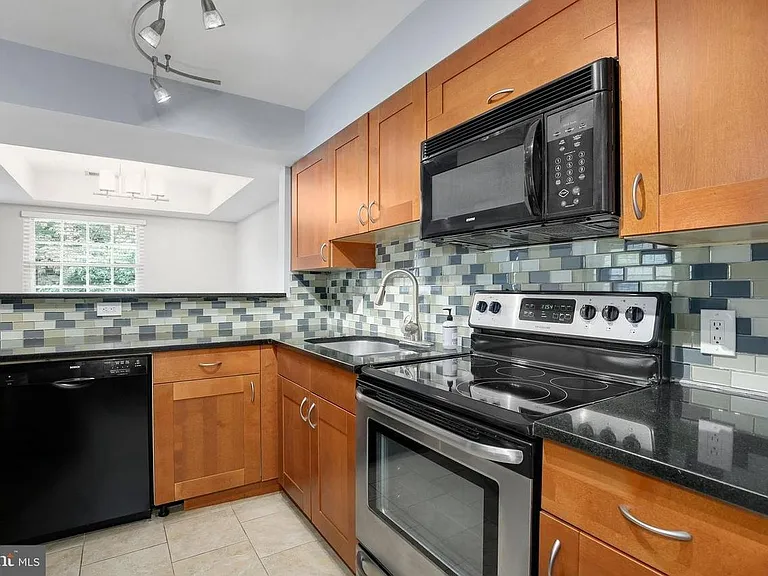 5712 Chapman Mill Dr #340 — Photo 5