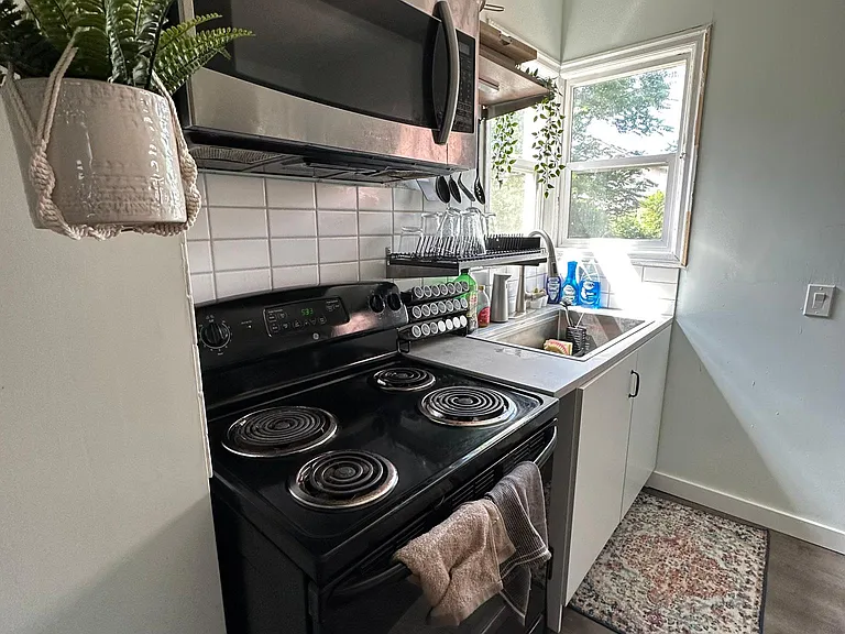 8301 NE Hassalo St — Photo 8