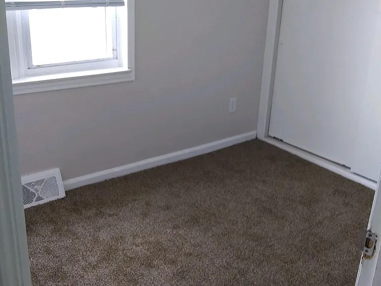 23718 Lambrecht Ave — Photo 16