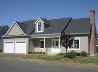 14 Daniel Cir, Suffield, CT 06078