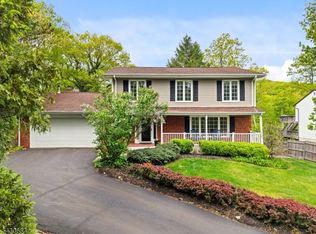 15 Lake Riconda Dr, Ringwood Boro, NJ 07456