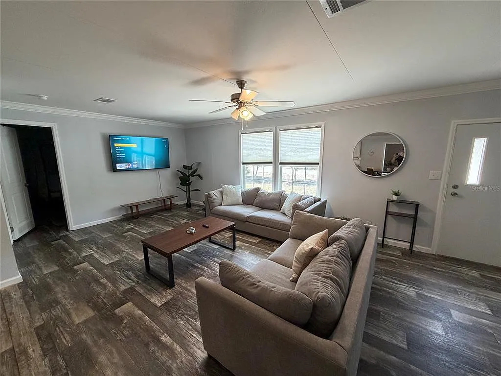 3 bed, 2.0 bath, 1512 sqft, $2,295 — Photo 3
