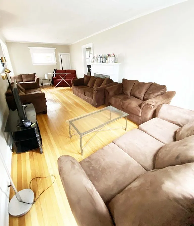 76 Front - House... — Photo 1
