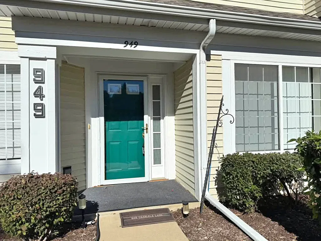 2 bed, 1250 sqft, $2,450 — Photo 2