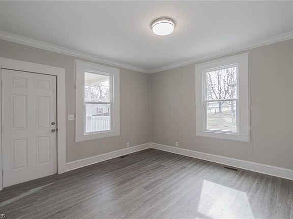 4th image of 807 North Ave