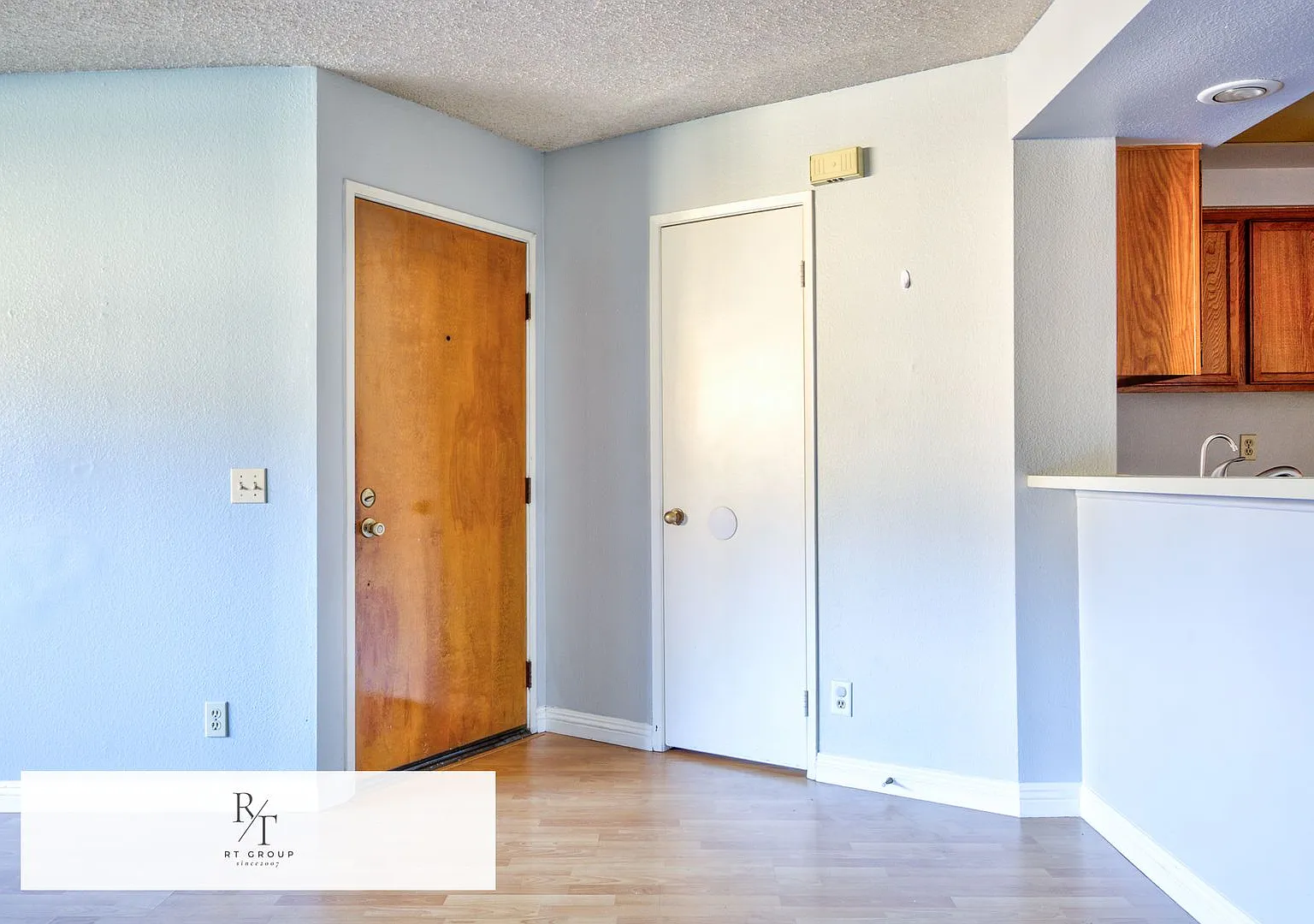 Bright and Light Condo in Phillips Ranch — Photo 3