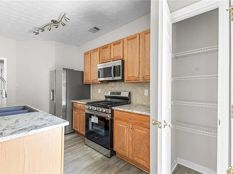6604 Splashwater Dr — Photo 14