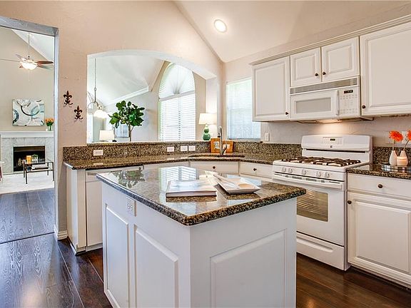 3rd image of 915 Lea Meadow Dr