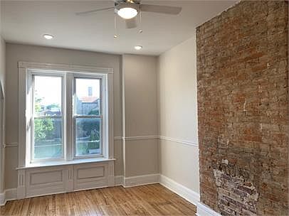 2nd image of 824 Washington Ave APT 2