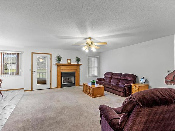 3rd image of 1410 Rosebud Dr