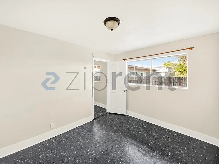 12077 Sand Ave — Photo 5