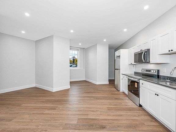 5th image of 241 W 6th St #118