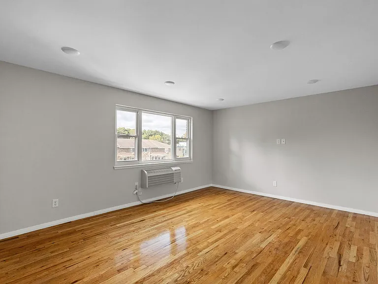 20-22 Rosol Ln #24 — Photo 7