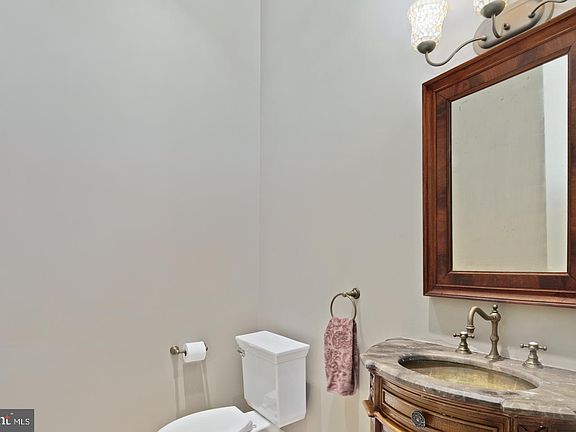 5th image of 1030-32 Spruce St #200