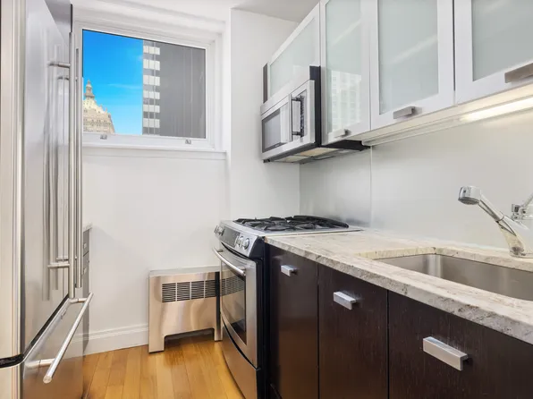 212 East 47th Street image 3 of 8