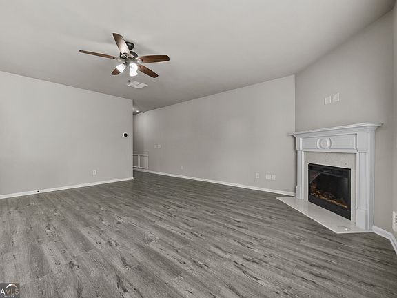 3rd image of 244 Cross St