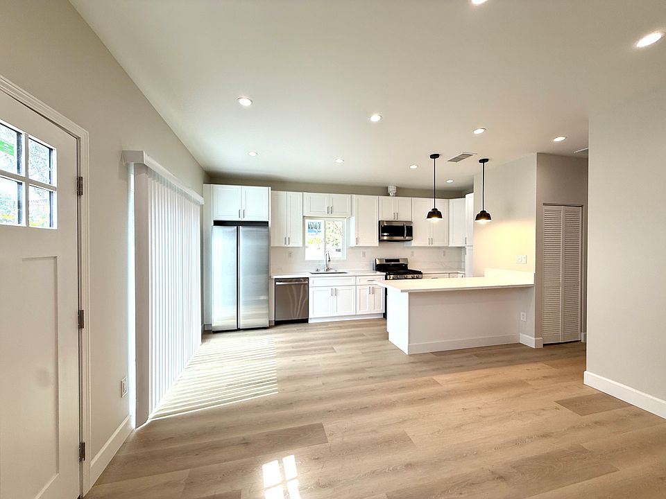 open floor plan, high ceiling