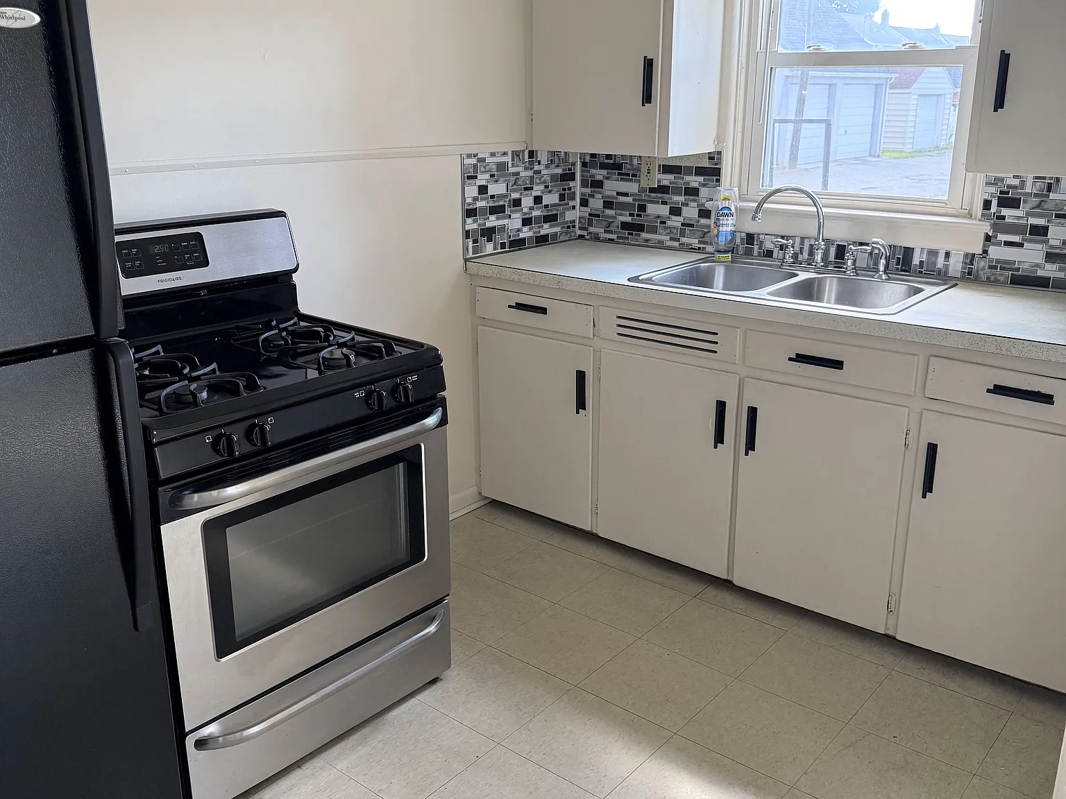 2 bed, 1056 sqft, $1,100 — Photo 2