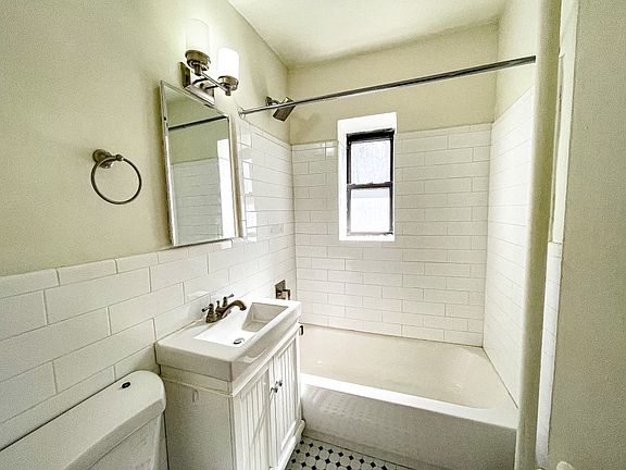 5th image of 129 E 39th St APT 2B