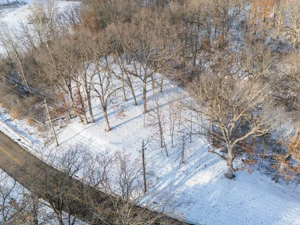 3041 Zion Oaks Rd, Pekin, IL 61554