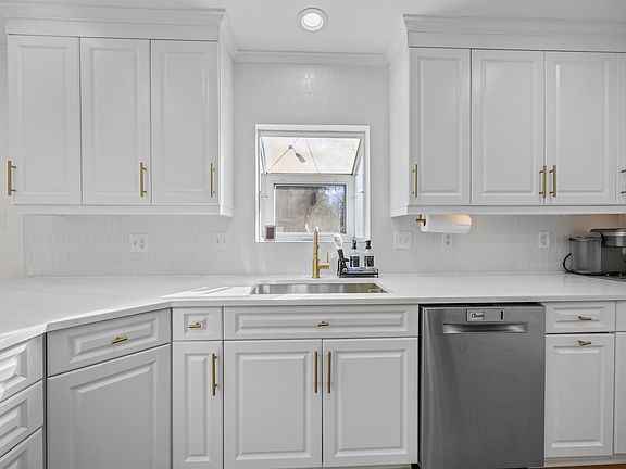 4th image of 7121 Knightswood Dr
