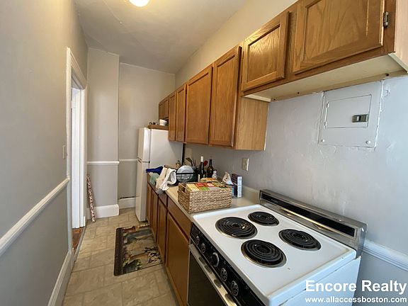 4th image of 9 Sewall Ave APT 210