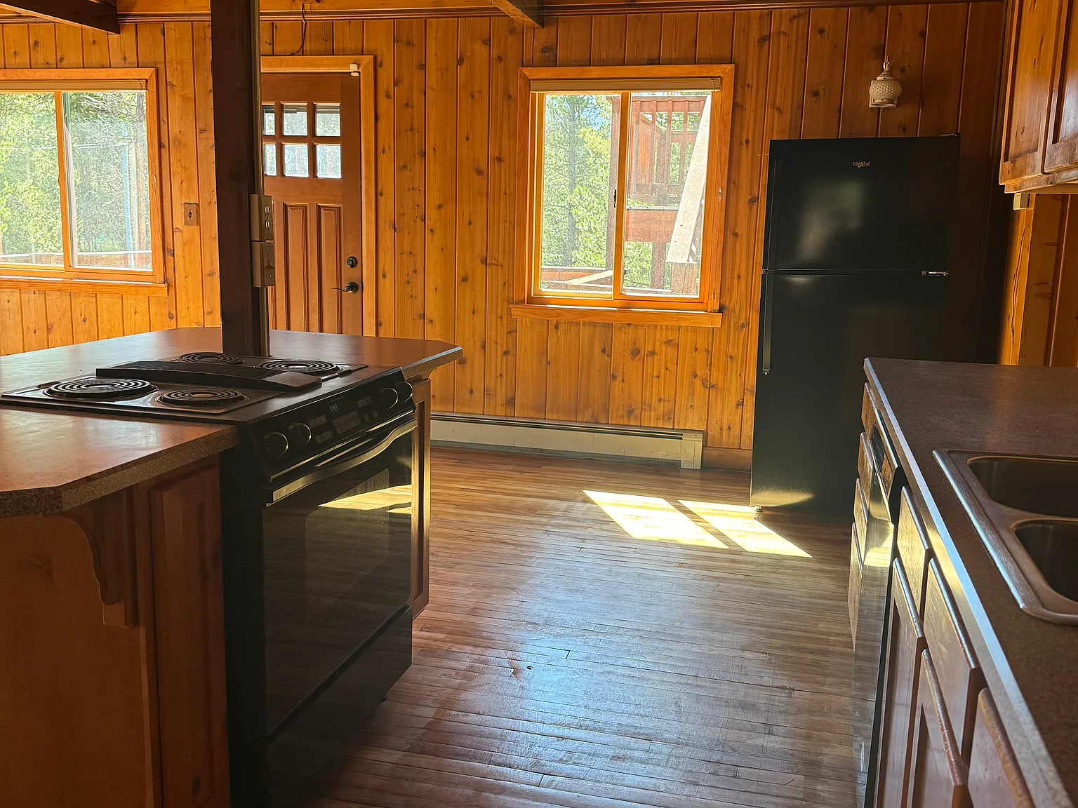 4 bed, 2046 sqft, $2,800 — Photo 3