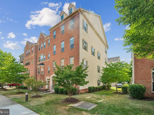 15155 Leicestershire St, Woodbridge, VA 22191