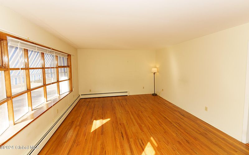4th image of 551 Grooms Road