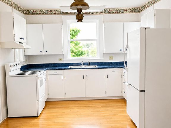 3rd image of 27 Pleasant Street