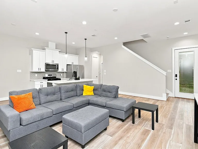 8324 Curry Rd — Photo 4