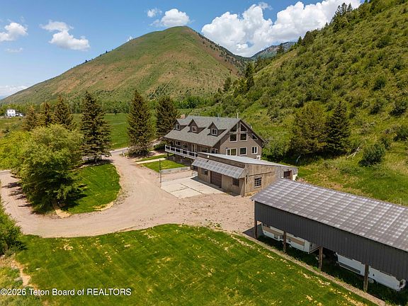 2nd image of 2840 E Dry Creek Rd