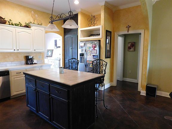 5th image of 222 Angelle Dr