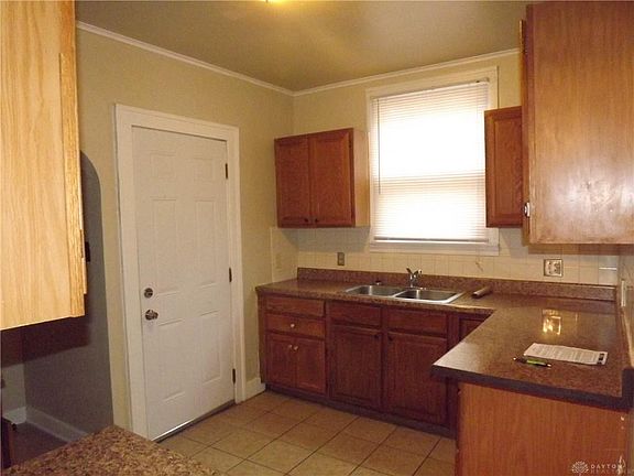 4th image of 150 Maplelawn Dr