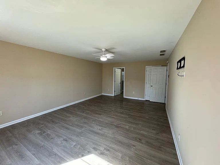 1620 Shire Village Dr — Photo 35