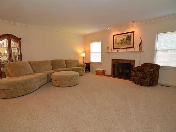 4th image of 301 Plaza Dr