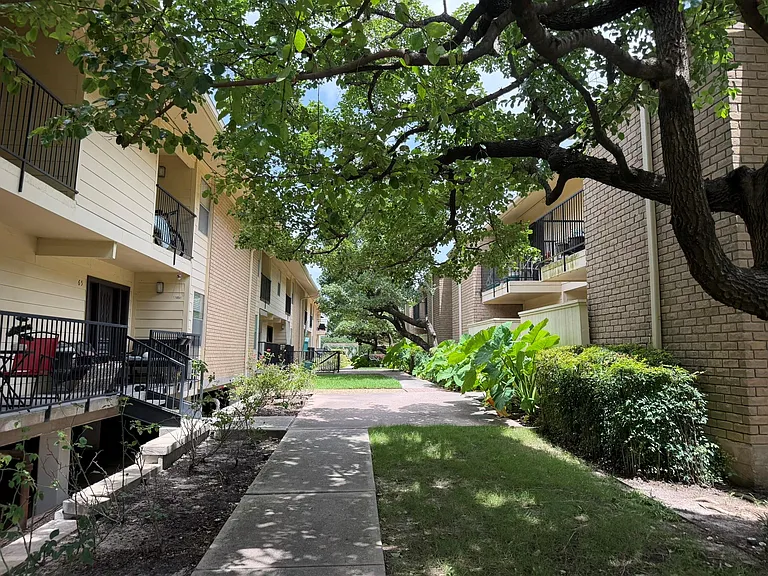 3131 Cummins St #80 — Photo 39
